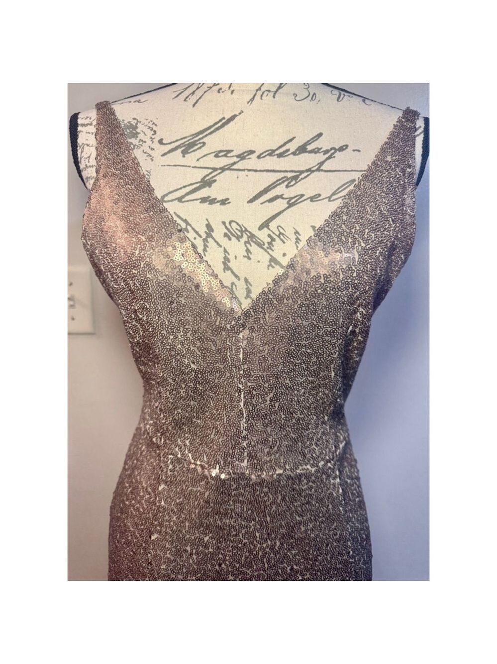 Women's Lulus Gold Sequin V-Neck Cocktail Dress Size M - Picture 3 of 9